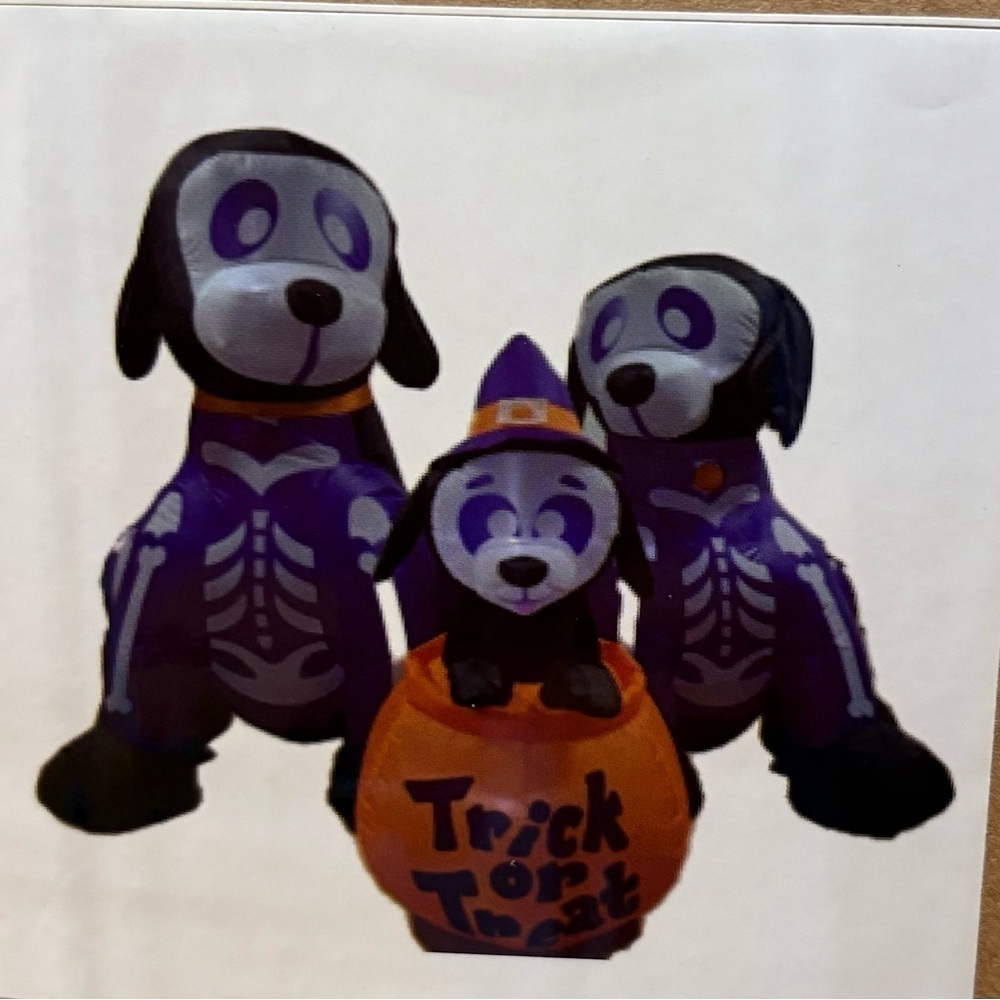 NIB- Halloween Inflatable
Skeleton 3 Dog festive lawn decor
6 ft Tall for Outdoo